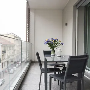 Design & New Center Apartment